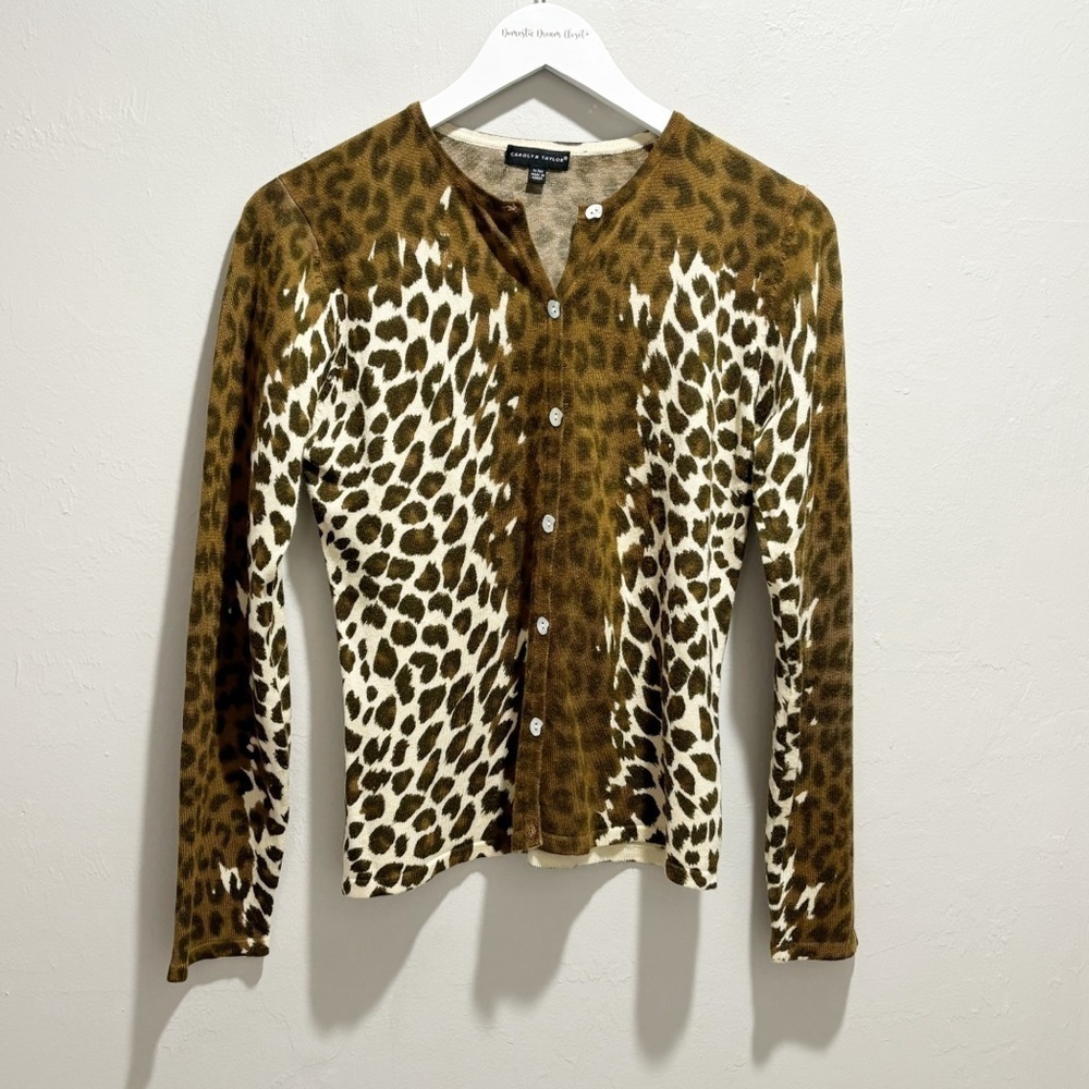 Vtg CAROLYN TAYLOR Women’s Brown Ivory Animal Print Cardigan Unique Buttons Sz M